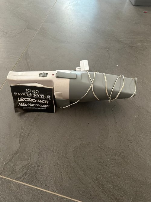 Handheld vacuum cleaner battery